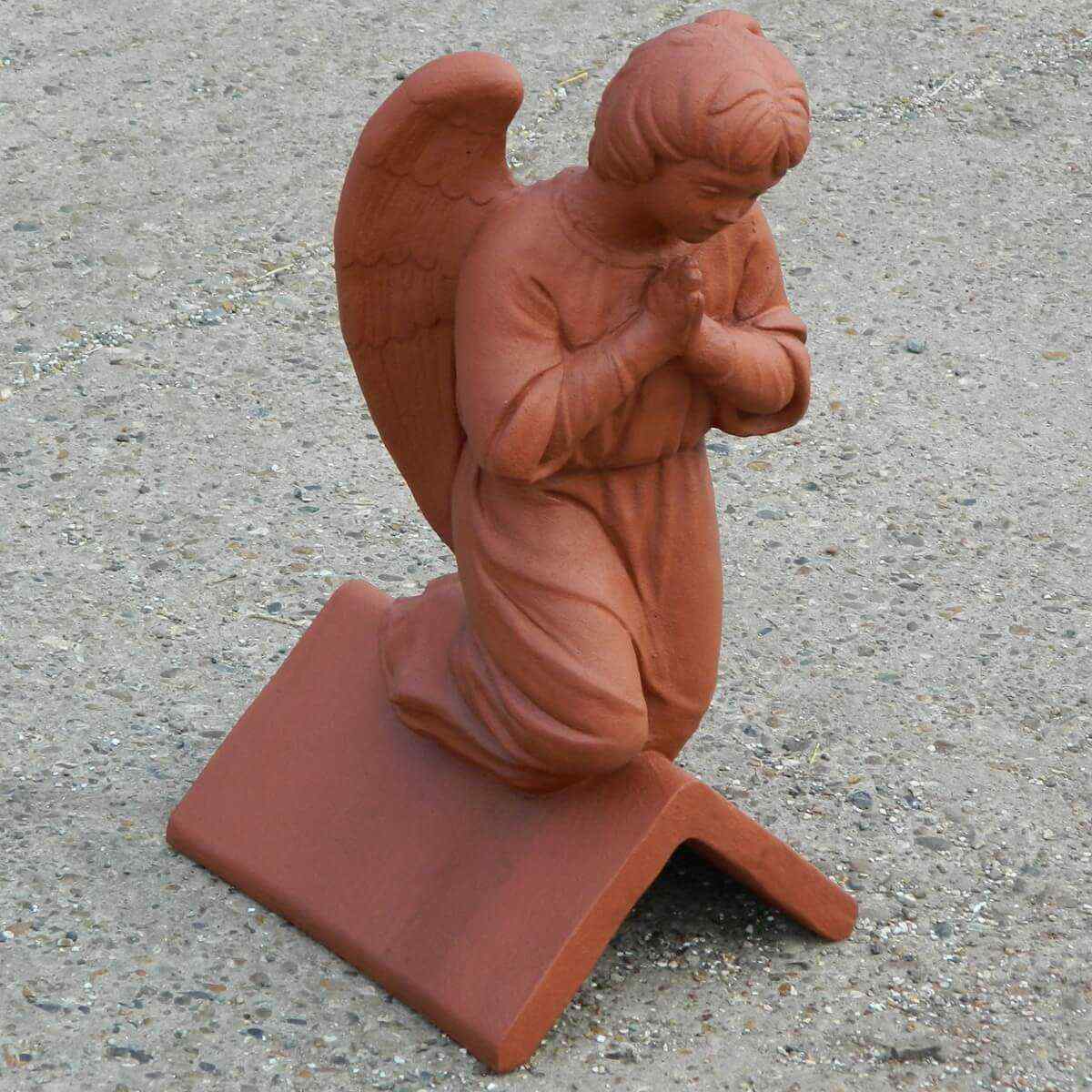 angel on a 45 degree ridge tile1.jpg